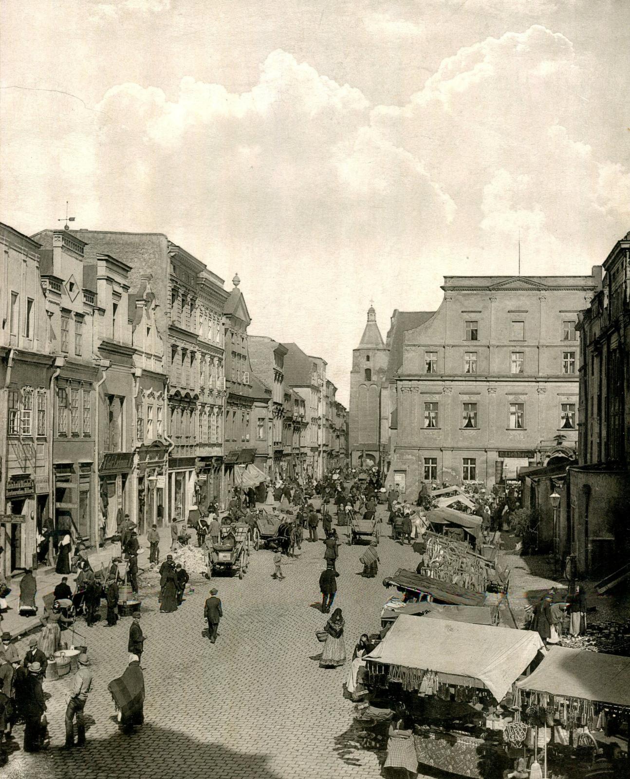 Rynek w Opou na początku XX wieku