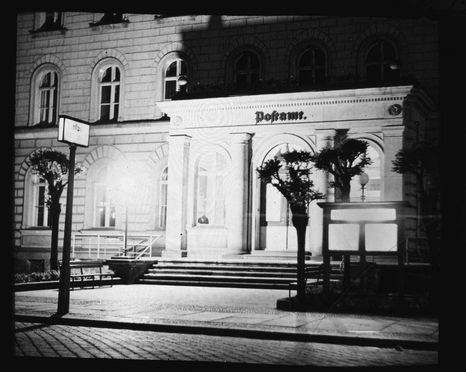 Poczta Główna wejście