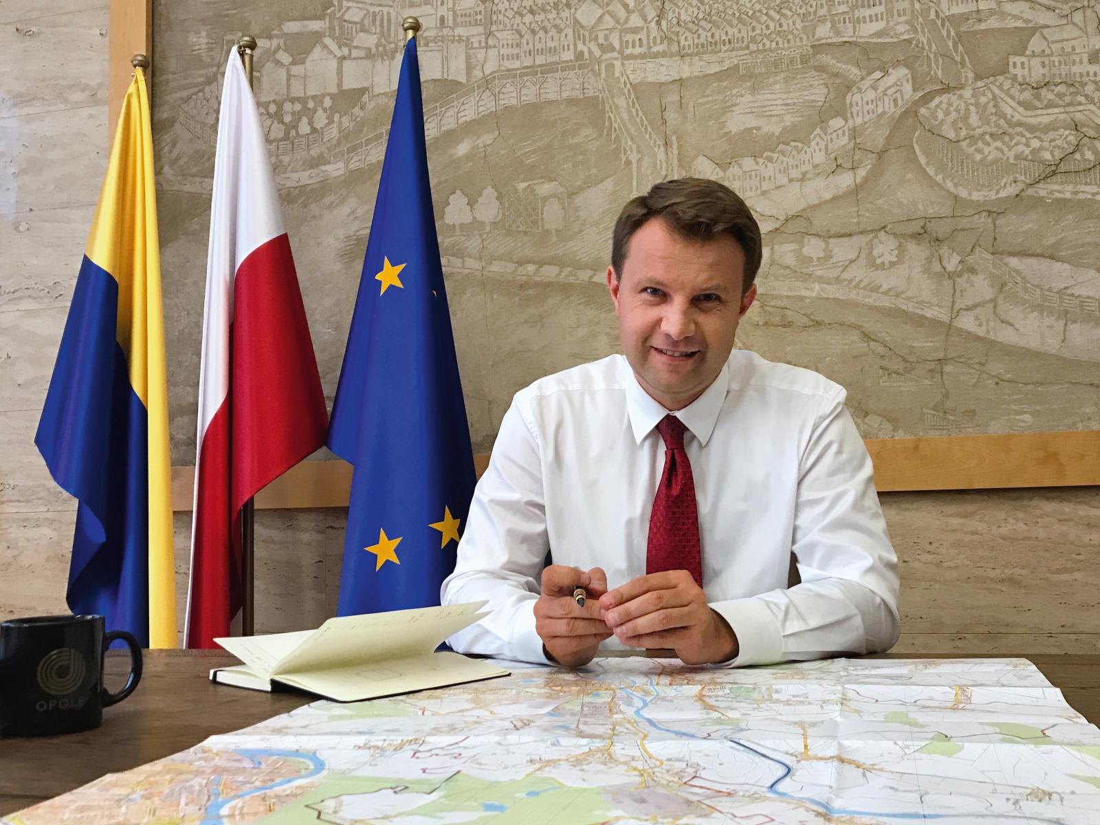 Prezydent Opola Arkadiusz Wiśniewski w gabinecie
