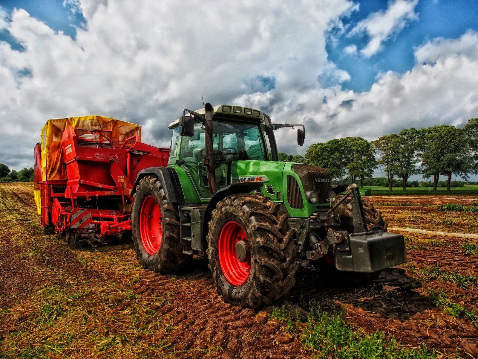 Traktor na polu
