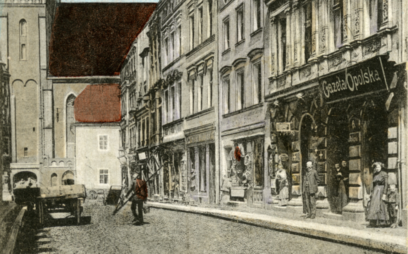Kadr - B. Koraszewski przed redakcją „Gazety Wyborczej”