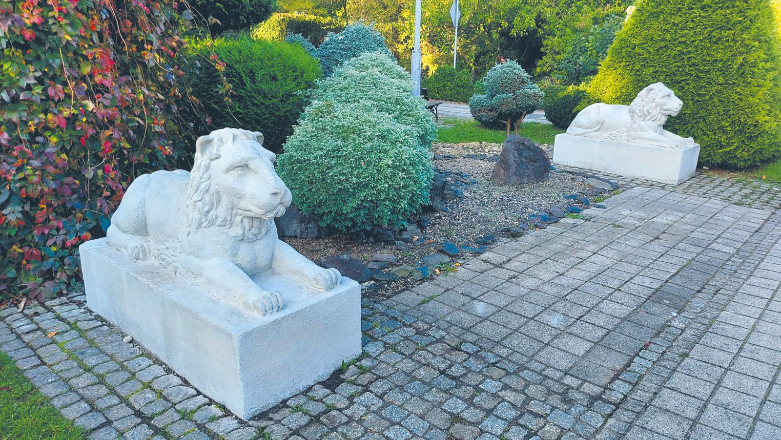 posągi lwów