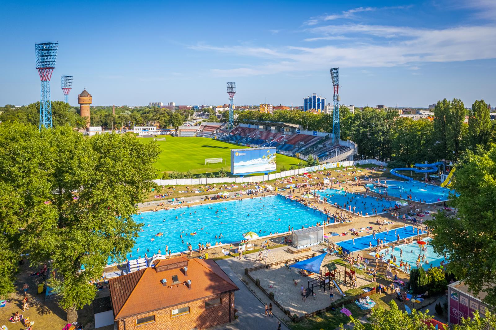 basen błękitna fala