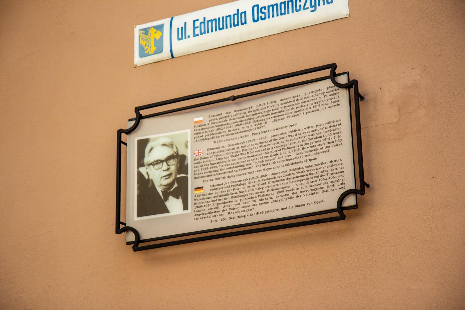 Edmund Osmańczyk - róg ulicy Osmańczyka i Rynku