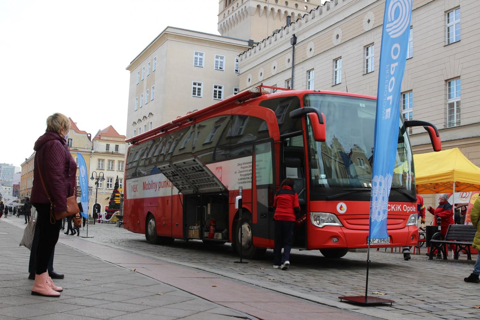 krwiobus na rynku