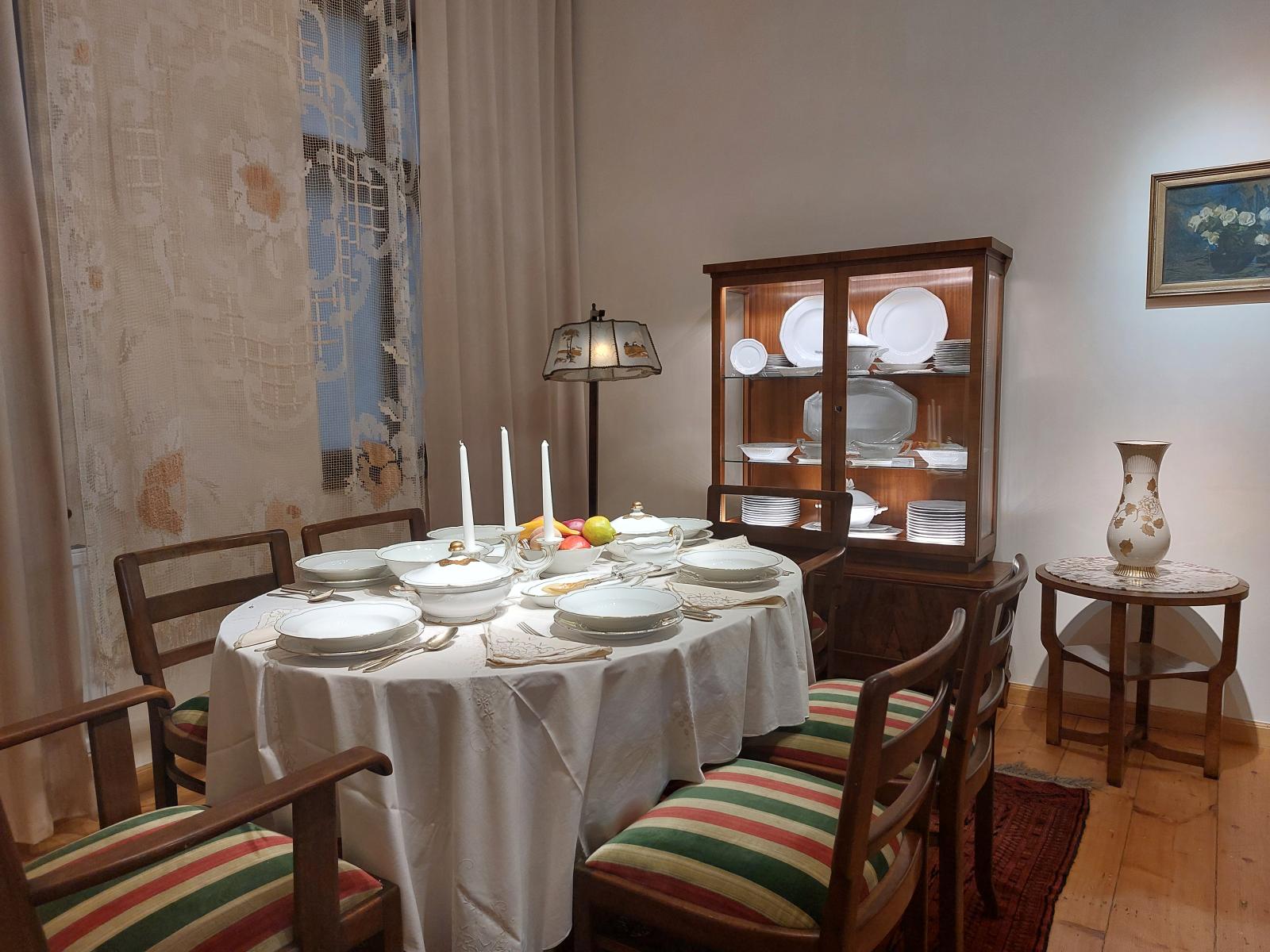 Sala wystawowa w Muzeum Porcelany Śląskiej w Tułowicach