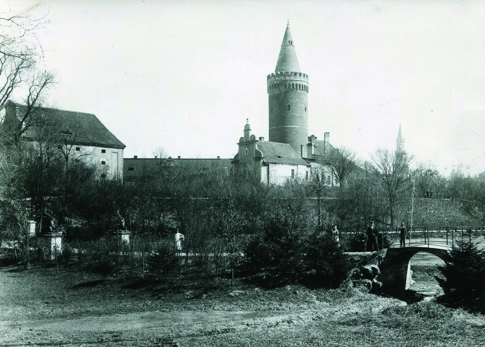 historyczne zdjęcie zamku
