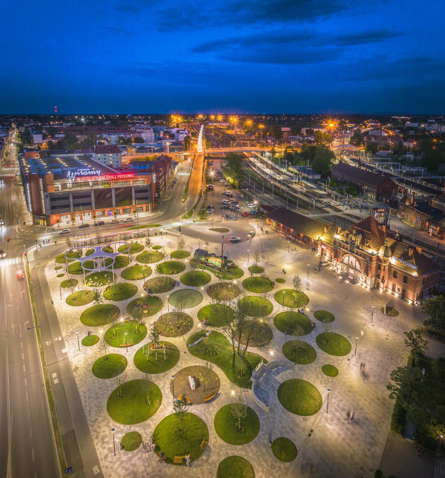 plac Kory nocą