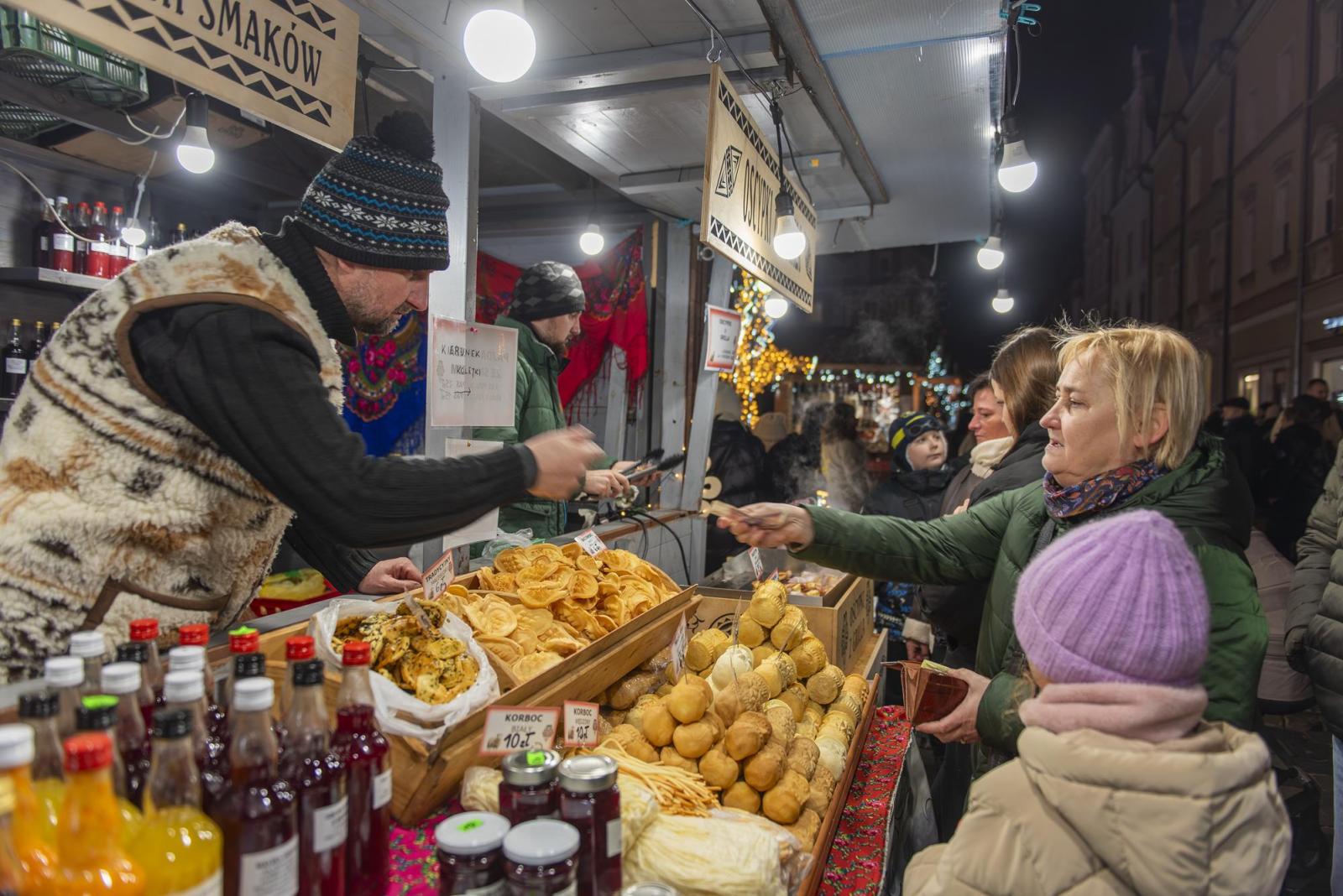 zdjęcie stoiska z regionalnymi przysmakami