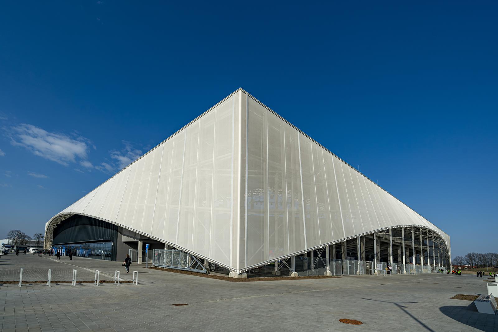 zdjęcie stadionu z zewnątrz