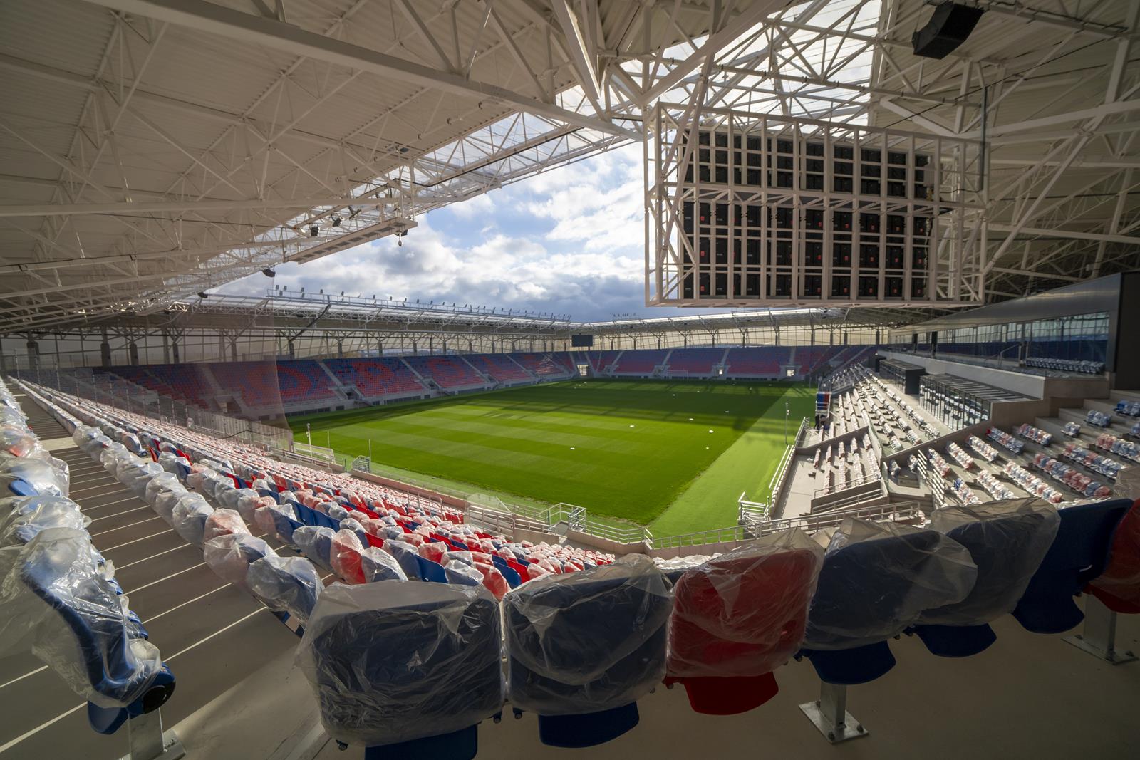 Trybuny na Stadionie Opolskim