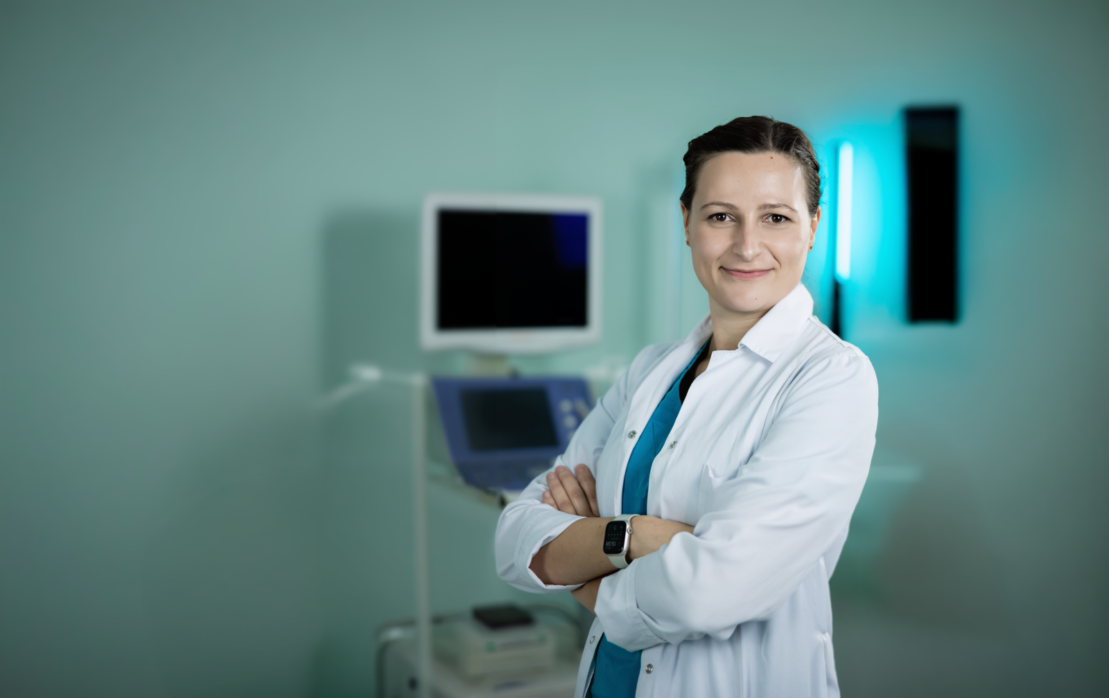 lekarka w białym fartuchu