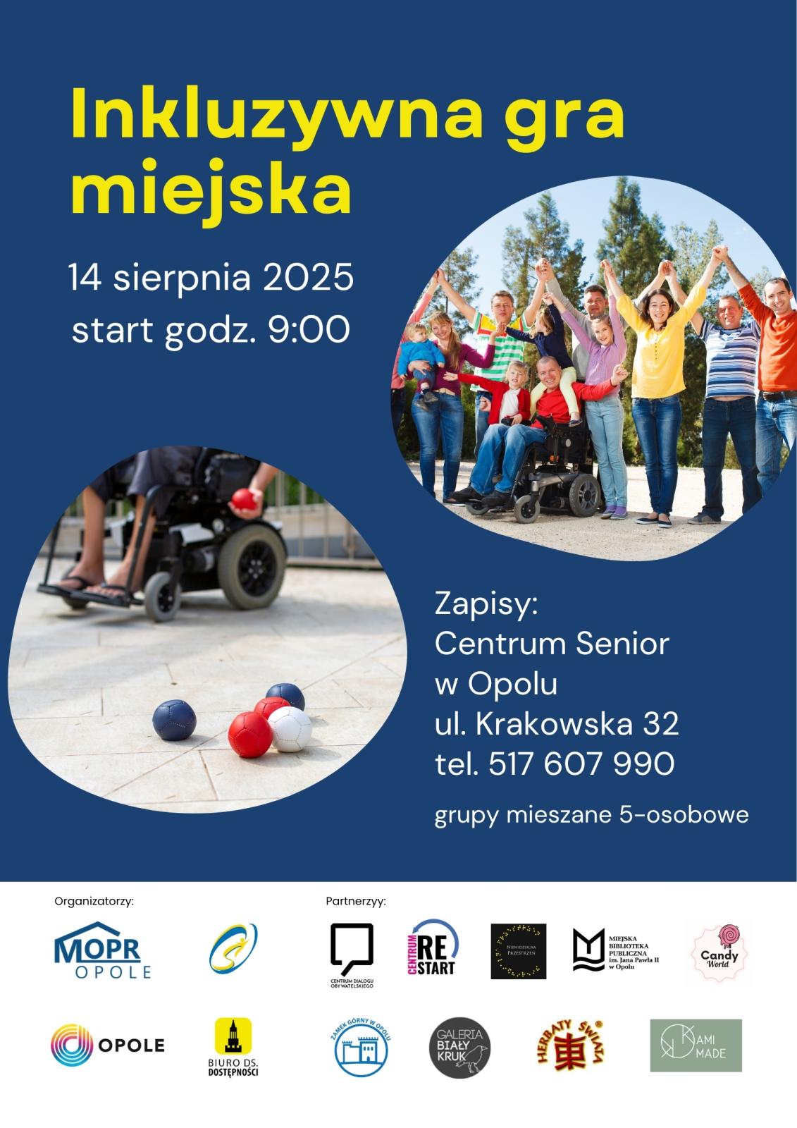 Plakat promujący Inkluzywną grę miejską. 14 sierpnia 2025, start godz. 09:00. Dwa zdjęcia w owalnym kształcie. Po prawej stronie na górze grupa uśmiechniętych ludzi trzymają ręce do góry. Na zdjęciu na dole po lewej stronie widać fragment osoby na wózku inwalidzkim. Osoba rzuca małe kolorowe piłeczki. 