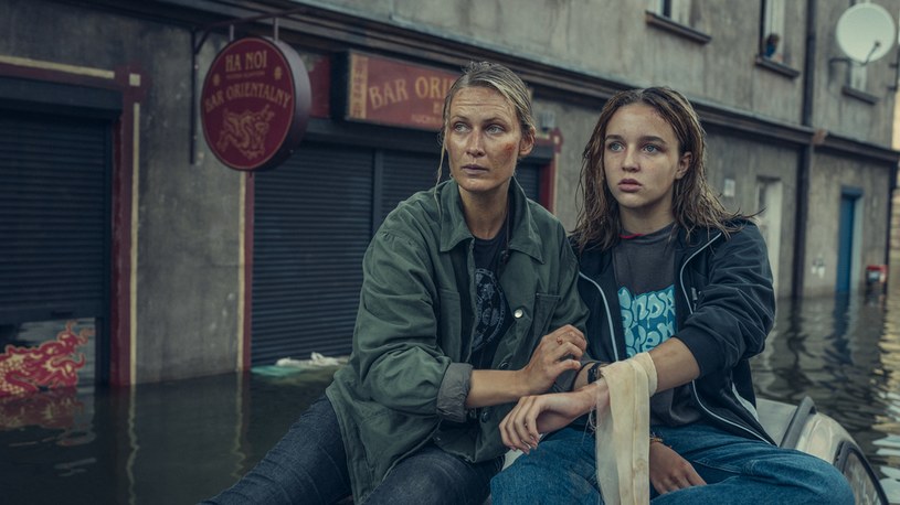  "Wielka Woda": Agnieszka Żulewska i Blanka Kot na planie /Robert Pałka / Netflix /materiały prasowe 