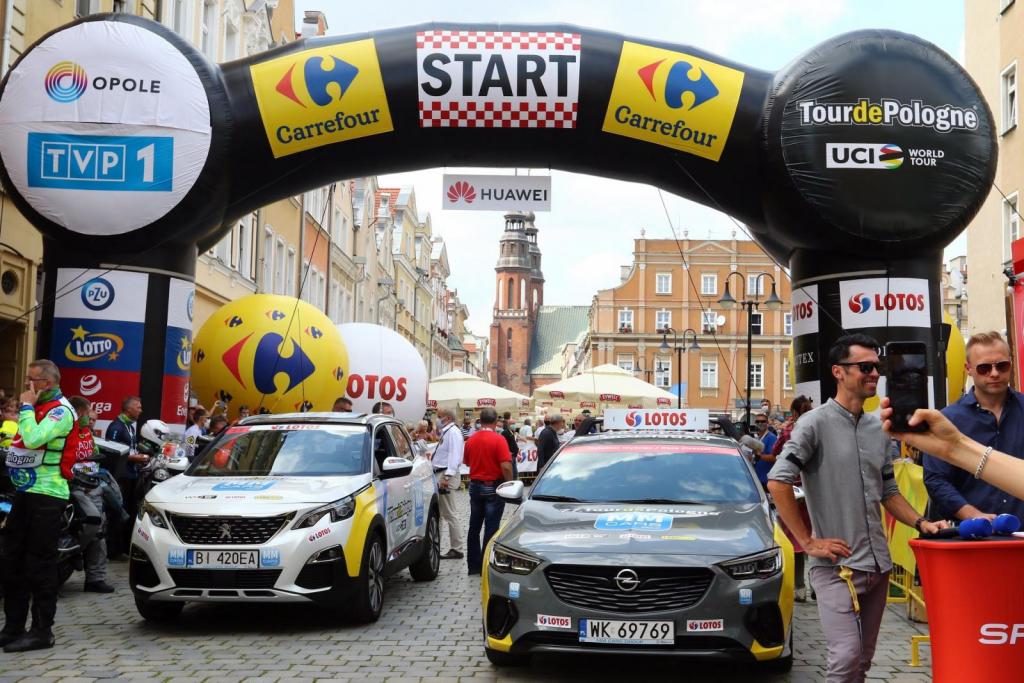 Start do wyścigu kolarskiego na rynku w Opolu