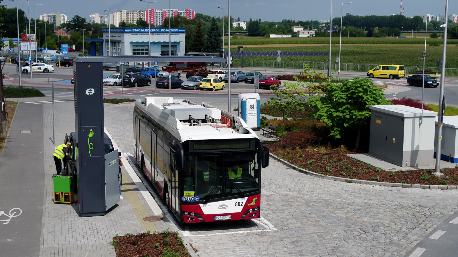 autobus elektryczny mzk opole w zajezdni