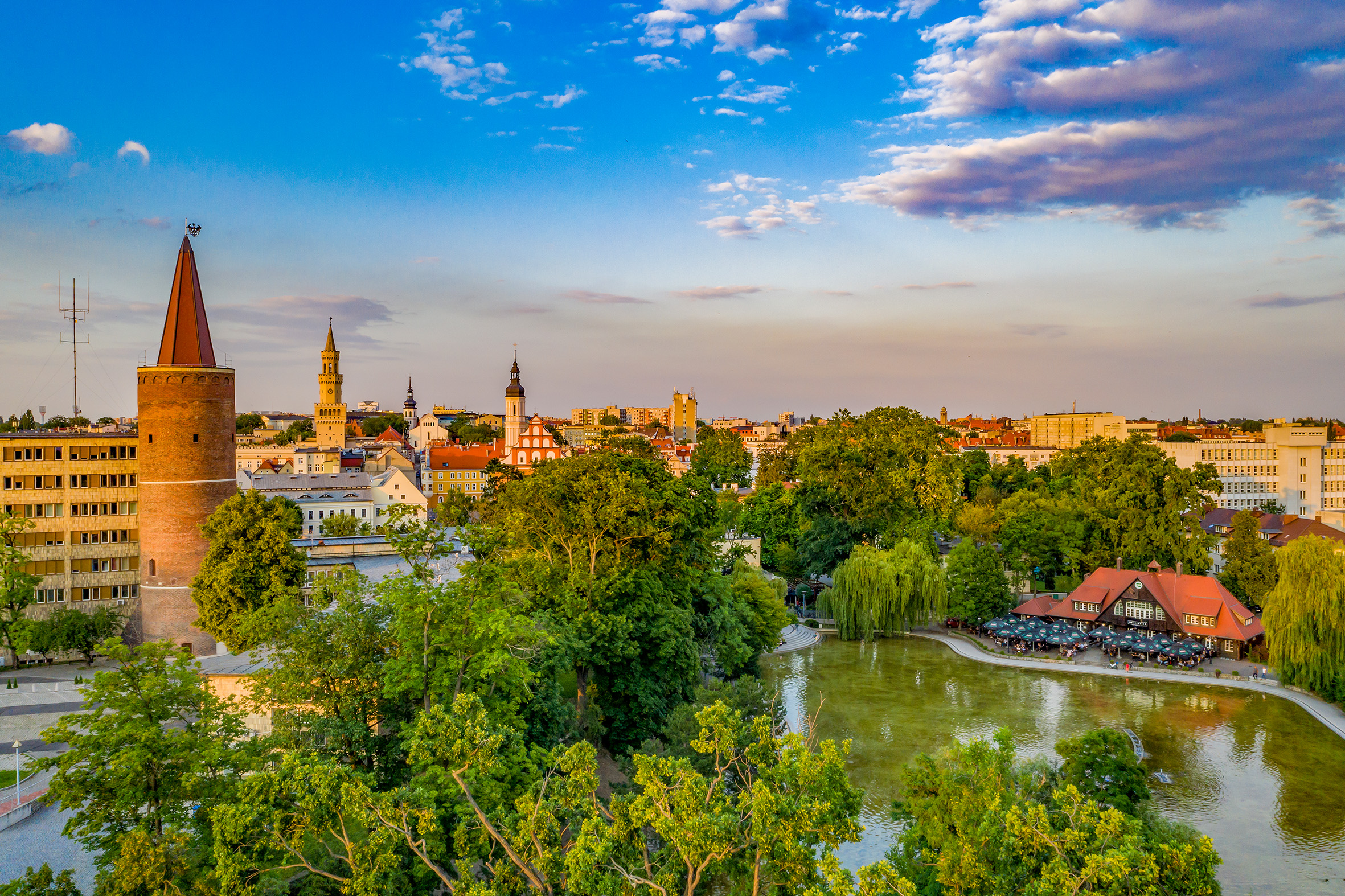 zdjęcie z lotu ptaka, wieża piastowska i okolice