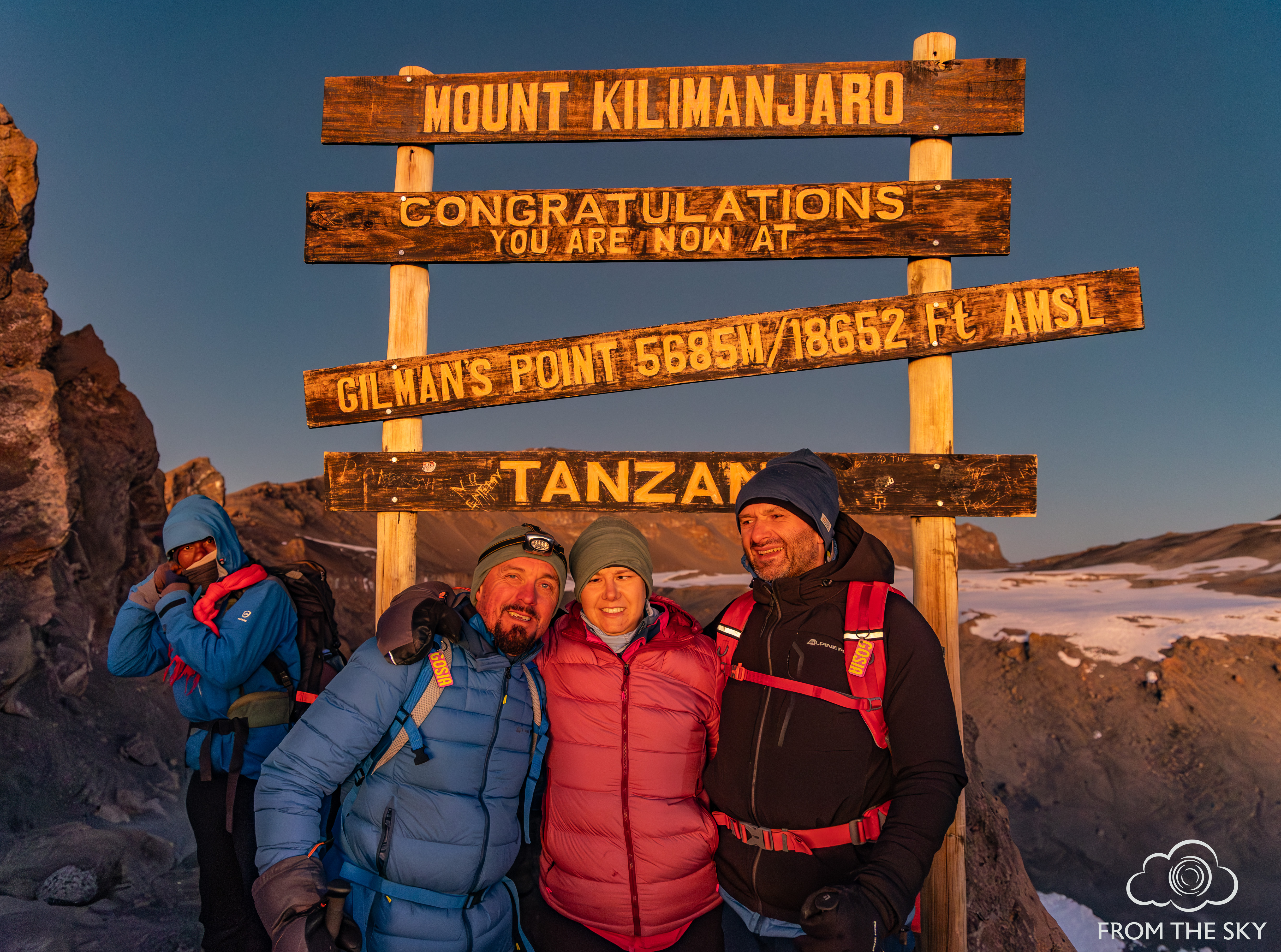 zdjęcie na szczycie kilimanjaro