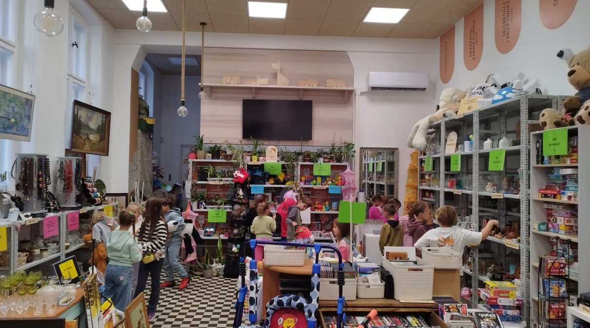 zdjęcie dzieci w ReUżytkowni