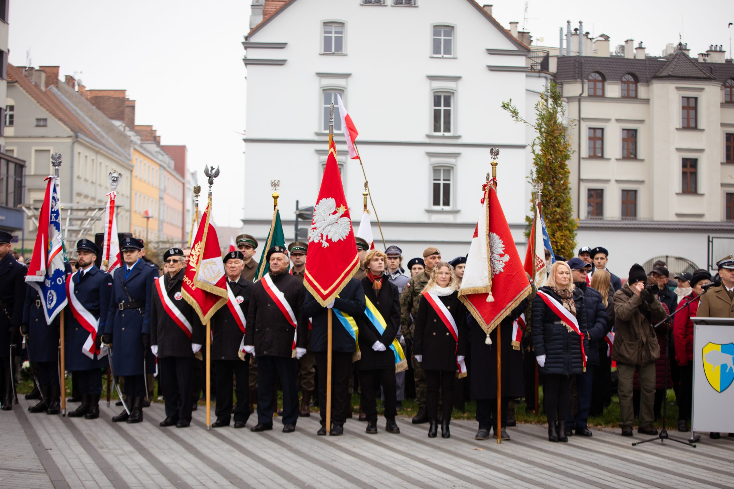 poczty sztandarowe podczas święta Niepodległości