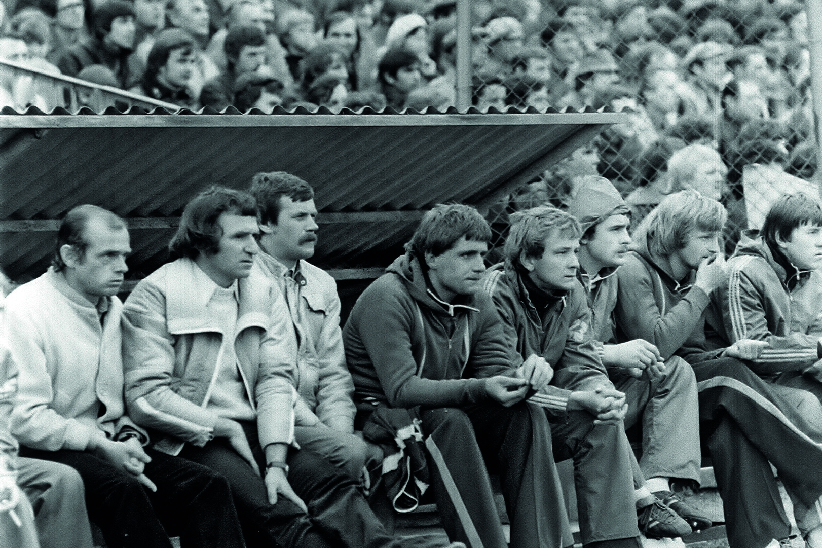 Zdjęcie ławki rezerwowych z maja 1979 roku
