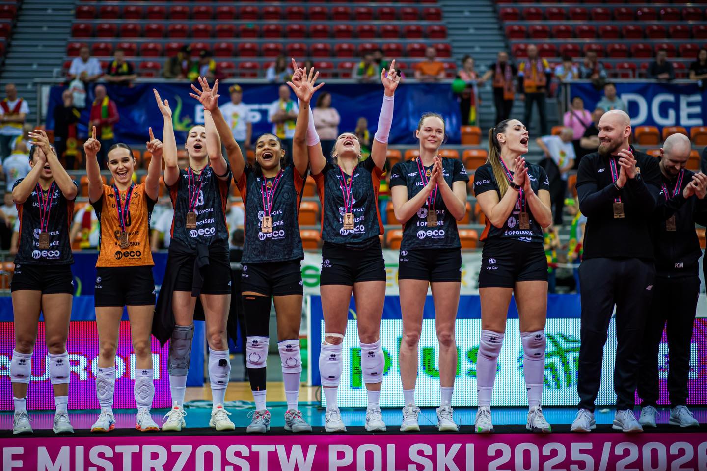 siatkarku uni opole z brązowymi medalami mistrzostw polski