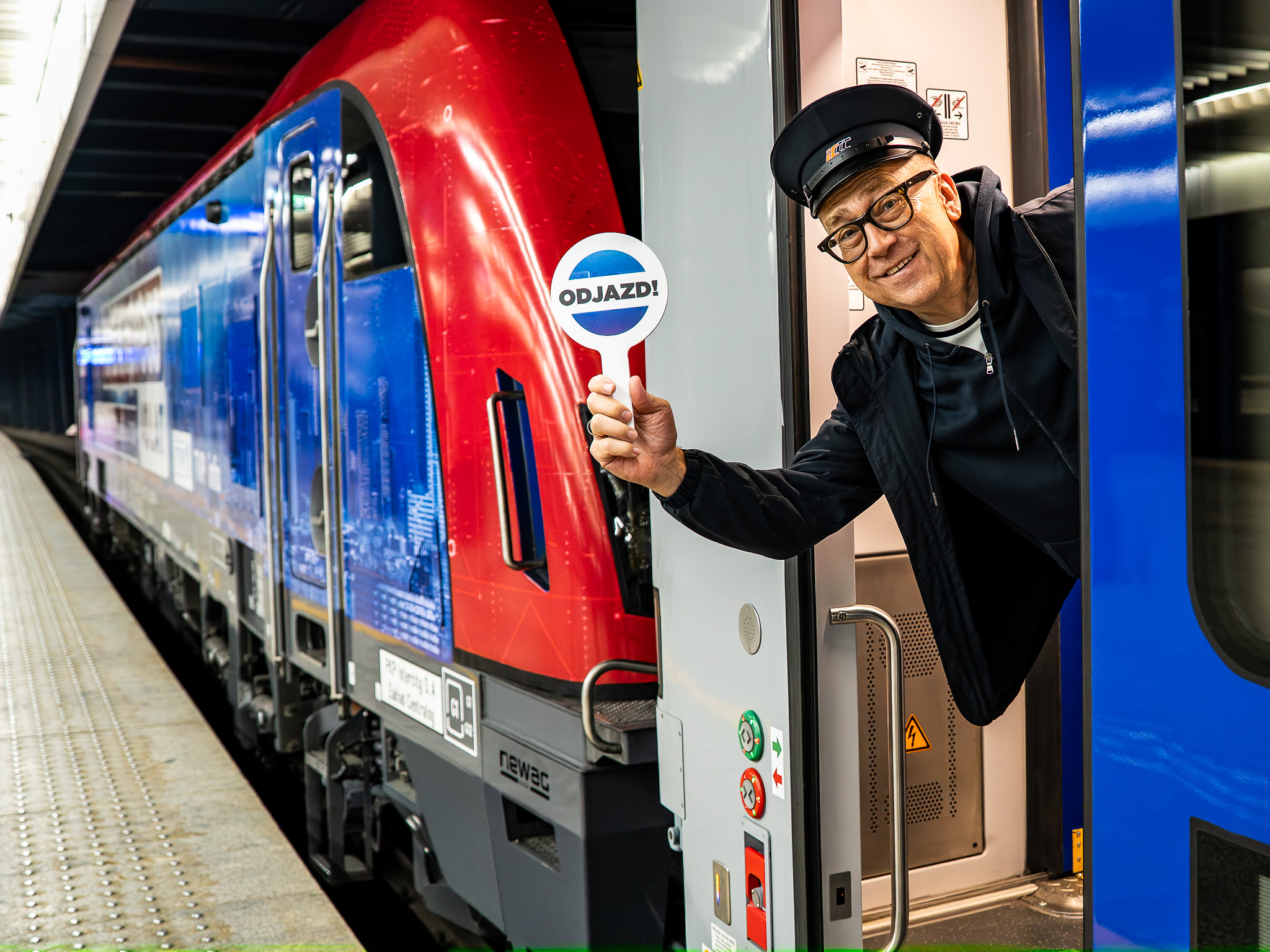 Maciej Orłoś w pociągu PKP