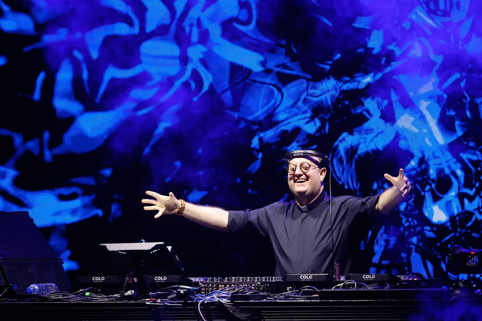 ksiądz Padrre Gulihmere, dj