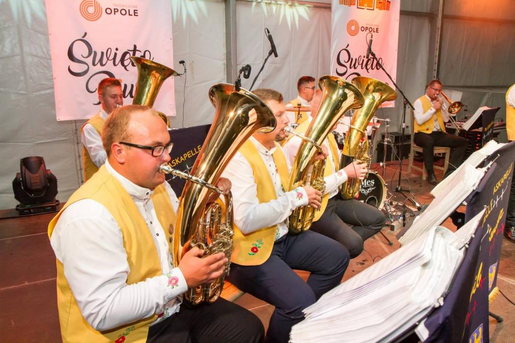 zespół, muzykanci, instrumenty dęte