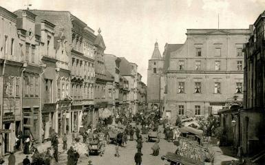 Rynek w Opou na początku XX wieku