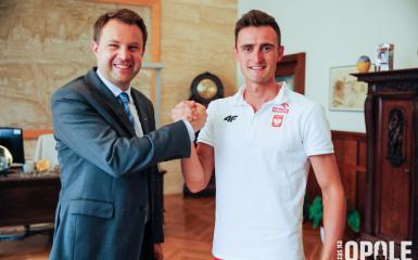 Dawid Tomala z prezydentem Opola