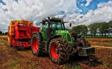 Traktor na polu