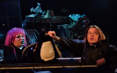 Zdjęcie pochodzi ze spektaklu "Pingwiń", fot. Wojciech Mandela 