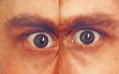 element dekoracyjny przedstawiający oczy wpatrzone na wprost