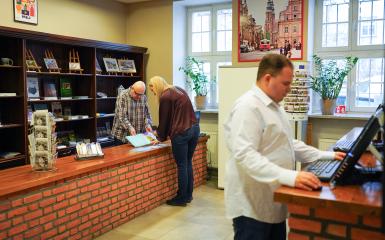 wnętrze Miejskiej Informacji Turystycznej