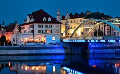 zdjęcie Hotelu Piast wieczorem