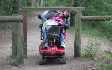 osoba niepełnosprawna na wózku inwalidzkim