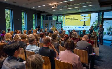 zdjęcie uczestników konferencji