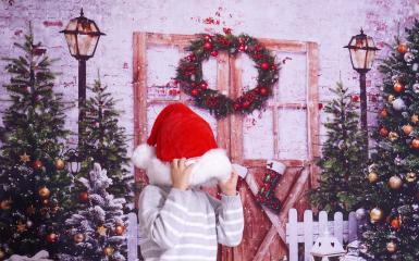 dziecko w czapce mikołaja