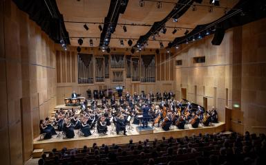 Orkiestra symfoniczna podczas koncertu