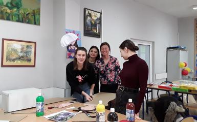 Isabelle Chemin podczas warsztatów z uczniami II LO