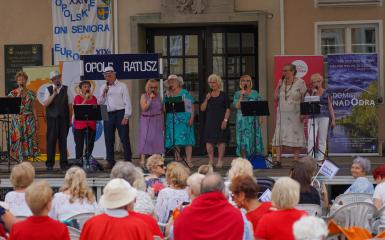 Seniorzy na Rynku w Opolu