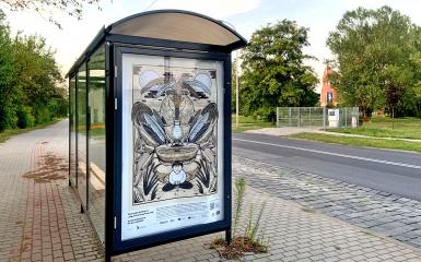 Plakat na przystanku