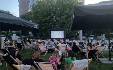 Wakacyjne kino na Placu Teatralnym w Opolu
