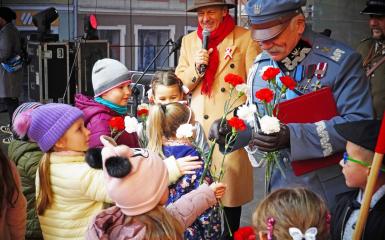 Piknik niepodległościowy insenizacja historyczna