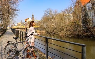 Rowerzystka nad Młynówką
