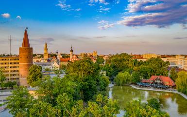 zdjęcie z lotu ptaka, wieża piastowska i okolice