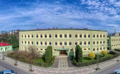 zdjęcie przedstawiajace budynek szkoły