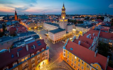 zdjęcie opolskiego ratusza z lotu ptaka