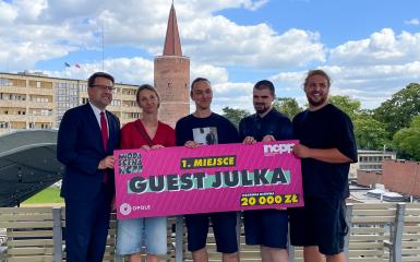 zdjęcie z wręcznie czeku